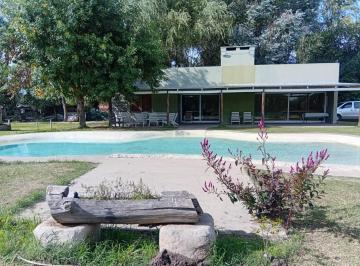 Quinta vacacional · 85m² · 2 Ambientes · 3 Cocheras · Venta Casa 2 Ambientes 5000 m² Lote en Ramallo