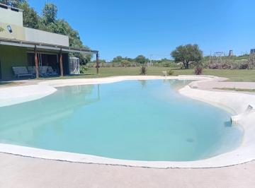 Quinta vacacional · 85m² · 2 Ambientes · 3 Cocheras · Casa Quinta en Venta 2 Ambientes con Pileta en Ramallo
