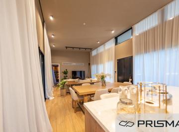 Casa · 195m² · 10 Ambientes · Casa - 3 Dorm - Estancia San Miguel