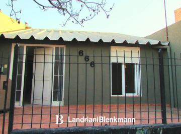Casa · 120m² · 4 Ambientes · Casa con Departamento Independiente en Catriel