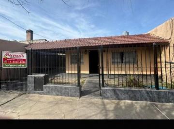 Casa de 3 ambientes, San Vicente · Casa con Pileta en Venta! San Vicente