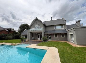 Casa · 380m² · 6 Ambientes · 3 Cocheras · Vende Casa 5 Ambientes en Banco Provincia Financiada!