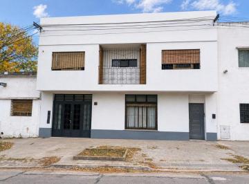 PH de 4 ambientes, La Plata · PH Al Frente en Venta - Frente a Plaza Sarmiento