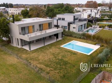 Jardin y pileta · Casa en Venta en Pilará - La Calesa - Pilar - Urdapilleta Propiedades