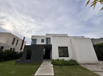 Casa · 265m² · 6 Ambientes · 3 Cocheras · Casa en Venta en El Cantón, Escobar, G. B. a. Zona Norte