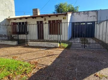 Casa · 95m² · 2 Dormitorios · 1 Cochera · Casa en Barrio Los Nogales