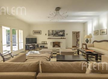 Casa · 270m² · 5 Ambientes · 1 Cochera · Casa en Venta en Temperley