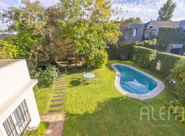 Casa · 270m² · 5 Ambientes · 1 Cochera · Casa en Venta en Temperley