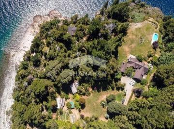 Casa · 18000m² · 5 Ambientes · Casa en Villa Tacul - Acceso Directo Al Lago - Bariloche