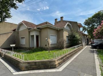 Casa de 4 ambientes, Lomas de Zamora · Chalet de 4 Ambientes en Dos Plantas, en Esquina en Venta
