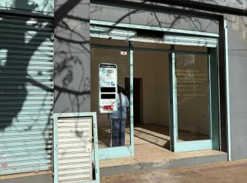 Local comercial · 54m² · 3 Ambientes · Local en Alquiler 60 E/ 133 y 133 Los Hornos.