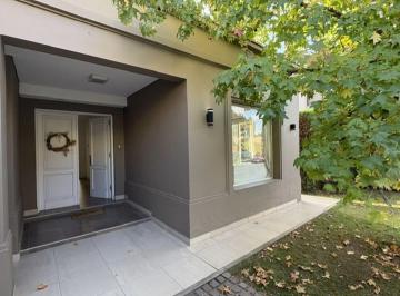 Casa de 6 ambientes, Luján de Cuyo · Calle Alzaga, Chacras de Coria - B° Privado