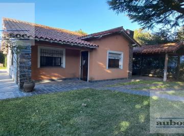 Casa · 141m² · 5 Ambientes · 2 Cocheras · Casa Quinta en Bosques Excelente Estado