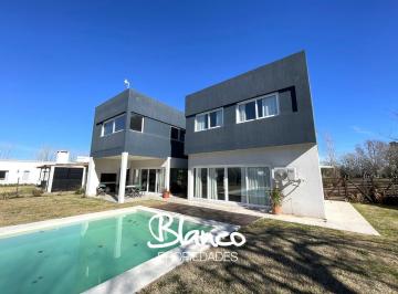 Casa · 190m² · 4 Ambientes · 2 Cocheras · Casa en Venta en San Matias, Escobar, G. B. a. Zona Norte