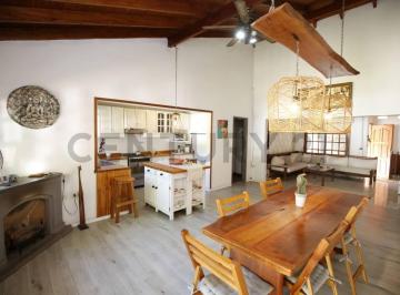 Casa · 150m² · 5 Ambientes · 2 Cocheras · Casa en Venta en City Bell 3 Dorm. con Pileta