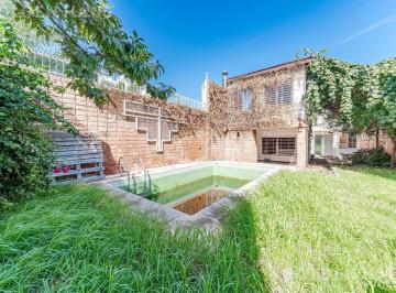 Casa · 330m² · 6 Ambientes · 2 Cocheras · Casa 6 Ambientes en Lote Propio 8,66 X 42 con Parque y Piscina en Villa del Parque