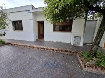 Casa · 400m² · 4 Ambientes · 1 Cochera · Casa 10x40 de 3 Habitaciones en Balboa Al 300, Pergamino, Buenos Aires