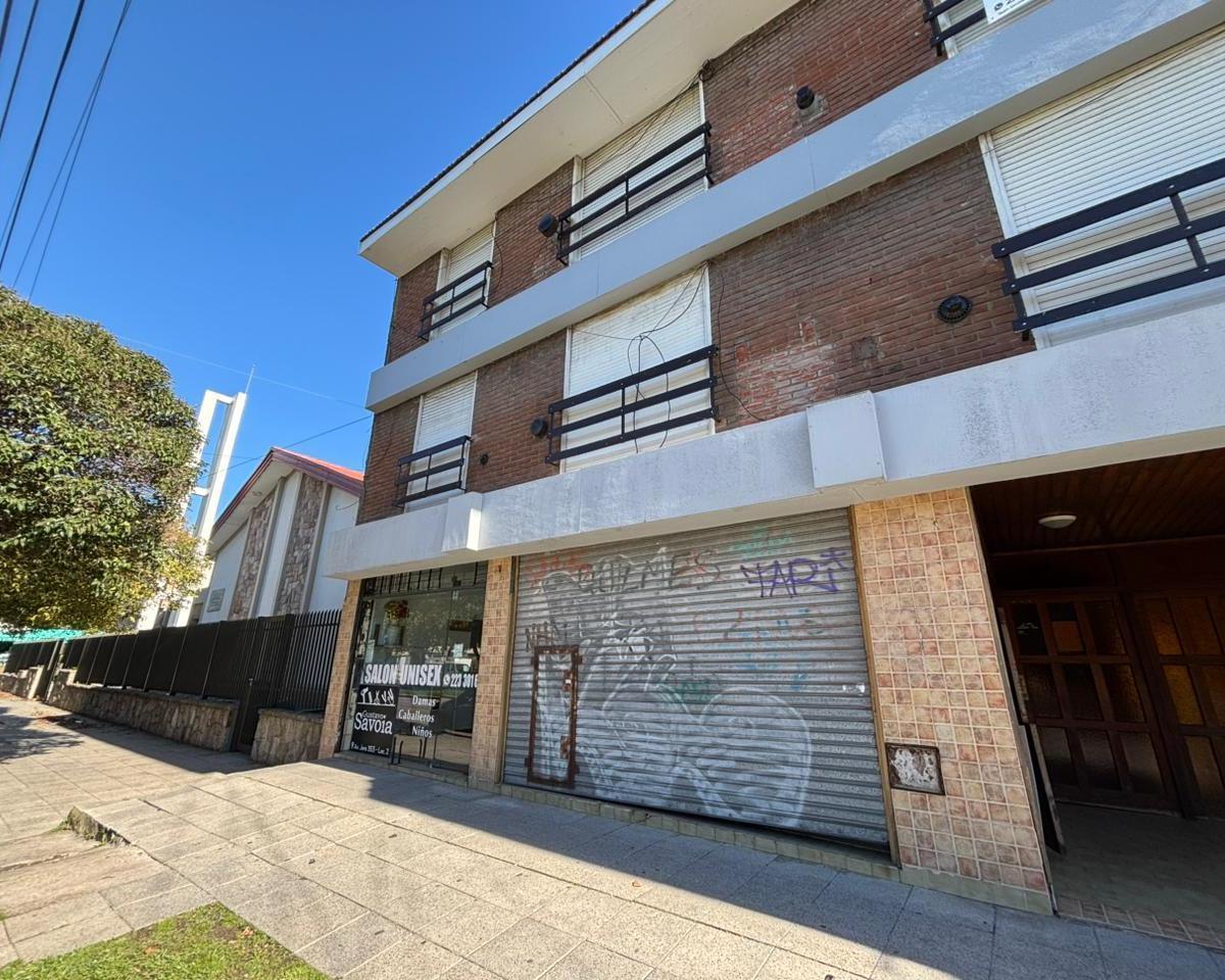 Departamento 2 ambientes al frente en Av Jara y Brandsen