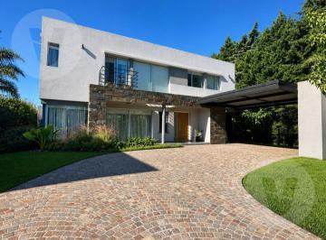 Casa · 200m² · 3 Dormitorios · Casa en Venta - Los Naranjos