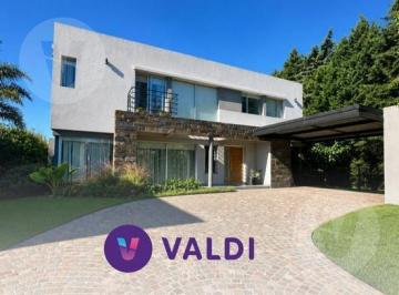 Casa · 200m² · 3 Dormitorios · Casa en Venta - Los Naranjos