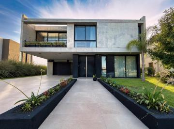 Casa · 343m² · 6 Ambientes · 4 Cocheras · Casa en Venta Terralagos
