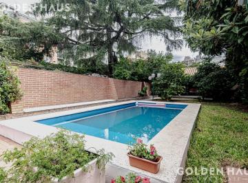 Casa · 180m² · 4 Ambientes · 2 Cocheras · Casa 4 Amb con Parque, Quincho y Piscina en La Mejor Zona de Ramos Mejia. Lote de 8,66x40