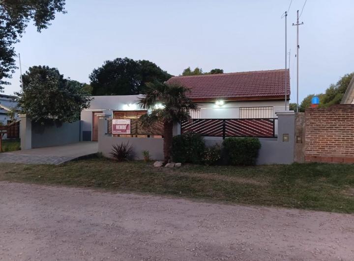 Casa · 100m² · 4 Ambientes · 2 Cocheras