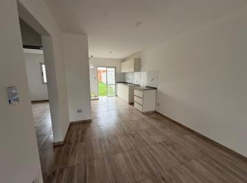 Casa · 70m² · 3 Ambientes · 1 Cochera · Duplex a Estrenar en Alquiler en Barrio Norte 1