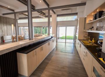 Casa · 342m² · 5 Ambientes · 1 Cochera · Casa en Alquiler 4 Amb + Dep – Lomas de Núñez