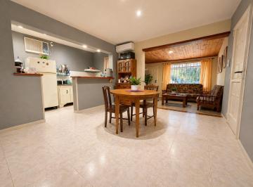 Casa · 100m² · 4 Ambientes · 1 Cochera · Venta Casa 3 Dorm. con Cochera y Patio con Parrillero