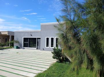 Casa · 125m² · 3 Ambientes · 5 Cocheras · Exclusiva Casa con Detalles de Categoría, Se Vende Amueblada, en Domselaar Chico