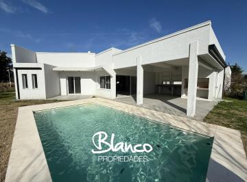 Casa · 235m² · 5 Ambientes · 1 Cochera · Casa en Venta en Haras Santa Maria, Escobar, G. B. a. Zona Norte
