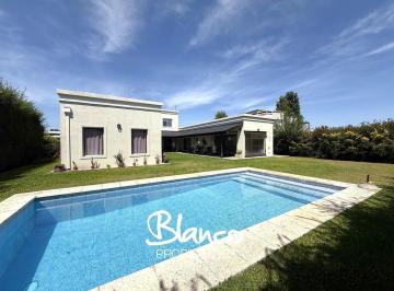 Casa · 306m² · 4 Ambientes · 1 Cochera · Casa en Venta en Haras Santa Maria, Barrio Los Robles, Escobar, G. B. a. Zona Norte