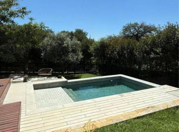 Casa · 300m² · 3 Ambientes · 2 Cocheras · Casa de Categoria en Venta en Country Valle del Golf