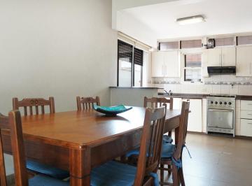 PH · 130m² · 5 Ambientes · PH en Lomas del Mirador