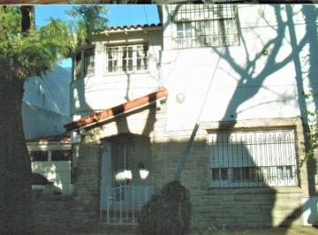 Casa de 4 ambientes, Quilmes · Señorial Chalet en Inmejorable Ubicación