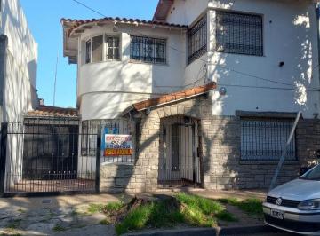 Casa de 4 ambientes, Quilmes · Señorial Chalet en Inmejorable Ubicación.