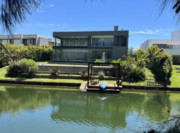 Casa · 360m² · 5 Dormitorios · 3 Cocheras · Casa - Nordelta Los Lagos - Venta