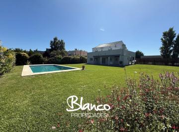 Casa · 240m² · 5 Ambientes · 2 Cocheras · Casa en Alquiler en El Refugio, Haras Santa Maria, Escobar