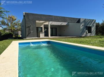 Casa · 170m² · 5 Ambientes · 6 Cocheras · Casa en San Matias. Calle en Cul de Sac. Entrega Diciembre 2025.