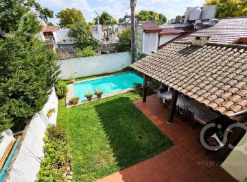 Casa · 220m² · 5 Ambientes · 1 Cochera · Venta Casa Sobre Lote Propio - Zona Libertador - 5 Ambientes, Cochera y Piscina.