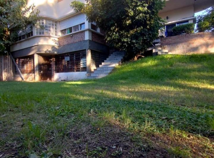 Casa · 291m² · 5 Ambientes · 5 Cocheras