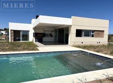 Casa · 166m² · 4 Ambientes · Casa en Venta Sobre Lote Interno en Puertos del Lago Barrio Nativas