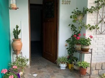 Casa · 120m² · 6 Ambientes · Oportunidad, Casa en Venta, Tres Dorm., Villa Cabrera