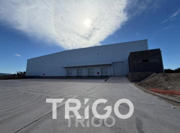 Bodega-Galpón · 4m² · 1 Ambiente · Nave de 4.500 m² Mas 300 m² de Oficina en Alquiler Acceso Oeste y Camino del Buen Ayre Predio Cerrado