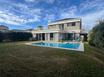 Casa · 230m² · 5 Ambientes · 1 Cochera · Casa en Venta 4 Dorm., Moderna con Pileta Oportunidad en Los Jazmines, Pilar del Este, Pila