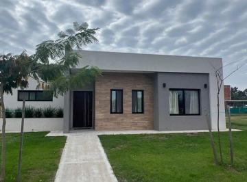 Casa · 141m² · 4 Ambientes · Casa en Venta en 1 Planta, 3 Dorm., en Santa Sofía, Pilar del Este, Pilar