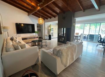 Casa · 149m² · 5 Ambientes · Casa Venta Impecable 3 Dorm., Jardin Grande, Pileta Galeria Barrio Pellegrini III (Villa Ros