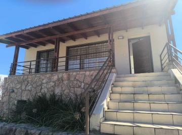 Casa · 180m² · 5 Ambientes · 1 Cochera · Casa Chalet en Venta en Villa del Lago, Villa Carlos Paz, Punilla