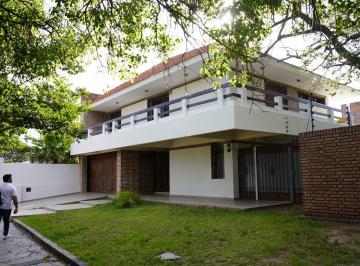 Casa · 500m² · 8 Dormitorios · 6 Cocheras · Casa Chalet en Alquiler en Cerro de Las Rosas, Córdoba